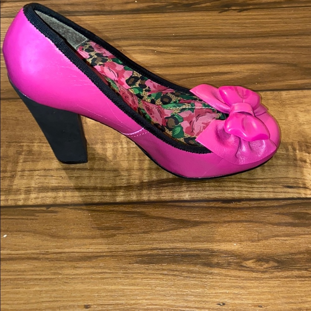 Hot pink Vintage betsey Johnson heels